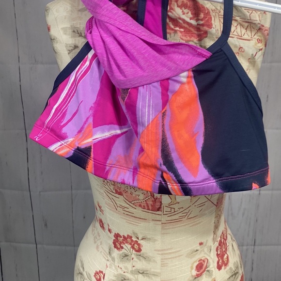 Nike workout top with built in bra, size L - Picture 5 of 5